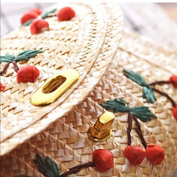 Maison De Robes Cherry 🍒 Handbag With Gold Chain - Picture 3 of 5